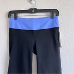 Gap  Fit Gflex Womens Crop Black with Neon Light Blue Photo 1