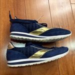 Brooks  Vanguard sneakers in navy blue suede with gold accents size 7 Photo 3