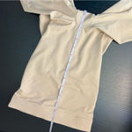 ✨ Assets by Spanx Women’s Cream Spandex Shorts Small Tan Photo 7