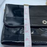 Vintage faux black patent leather shoulder bag. Black Photo 4