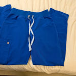 FIGS Womans Kade Cargo Scrub Pants Photo 3