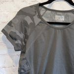 Athleta Shirt Womens Large Gray Breathe T Shirt Scoop Neck Camo Fast Track Gym Photo 1