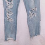 American Eagle  Light Wash Denim Distressed Mom Jean size 6 short Photo 3