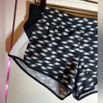 Nike  Pro Black & White Shots Small EUC Photo 4