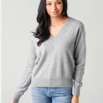 WHITE + WARREN
Women's Essential Cashmere V Photo 0