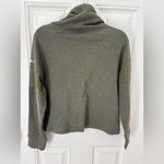 Gymshark Mock Neck/Cowl Neck Cropped Sweatshirt Size Medium Photo 3