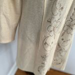 Classic Elements Vintage 90s Sz:M Petite  Cream Long floral Embroidered Sweater. Photo 8