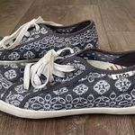 Taos Star Lite Grey Eyelet Shoes Lace Up Comfort Sneakers Embroidered ~ Sz 7 Photo 0