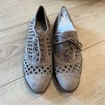Jessica Simpson NEW IN BOX  Dalasia Perforated Suede Oxford Taupe Size 9 Photo 3