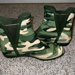 London Fog  Collection Women’s Piccadilly Camo Rain Boot Photo 4
