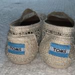 Toms Ivory Lace Slip On Shoes Size 8 Like New Photo 4