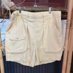 Tommy Bahama  Women's Butter Yellow 100% Silk Cargo Shorts ~ Size Medium 💚🍄 Photo 0