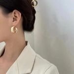 Elegant Chunky Gold Hoop Earrings for Women Photo 3