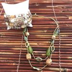 Gold and Green Necklace and Bracelet Set Photo 1