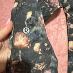 Lululemon Cropped Photo 5