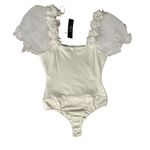 Lulu's Elegant White Wide Photo 5