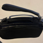 LL BEAN BLACK LEATHER WRISTLET DOUBLE ZIP CLOSURE ONE SLIP POCKET OUTSIDE
UNISEX Photo 8