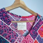 Vera Bradley V-Neck Floral/Paisley Print Scrub Top (Large) Photo 5