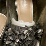 Charles David  Womens Victorious Silver Heels Size 5M Photo 3