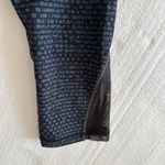 Lululemon  Leggings Womens 6 Black Blue Crop Capri 19" Train Times Running Mesh‎ Photo 3