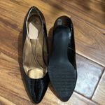 Life Stride Black Heels with Textured Design Photo 2