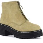 Seven7 Zoe Sand Boots, size 10 Women’s. Photo 0