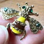 Vintage Womens Enamel Rhinestone and Gold Tone Bee Brooches Set of 2 Photo 5