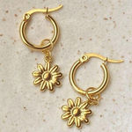 Handmade cute retro cottage fairy style gold tone mini flower necklace 🌼 Photo 7