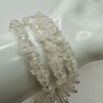 White flower beaded bracelet Photo 2
