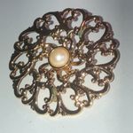 Vintage Gold Tone & Faux Pearl Filigree Cutout Retro Brooch Shoulder Pin Photo 1