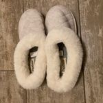 Dearfoams  Women's Gray Slippers With White Fur Trim Photo 1