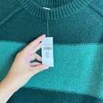 American Eagle  sweater  Photo 2
