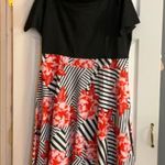 A beautiful floral and black top professional dress 2X Photo 2