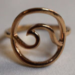 Source Unknown NWOT Surfer Beach Circular Wave Gold Tone Metal Size 10 Unisex Casual Ring Photo 0