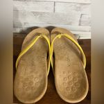 Vionic Yellow Mona W/ Button Thong Toe Post Casual Sandals. Size 8 Photo 2