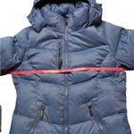 ✨Women’s Blue Liquid Activewear Puffer Jacket 🏂❄️ Camouflage Lining – Size M Size M Photo 4