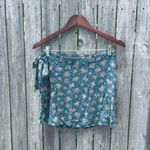 American Eagle  100% Rayon Green Pink Floral Short Mini Wrap Skirt Woman's Sz M Photo 2