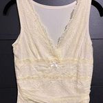 Yellow Lace V Photo 0