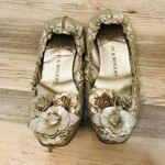 Jack Rogers Women's Tansy Flower gold flats  MOC sz 8.5. Photo 10