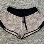 Lululemon  Hottie Hot Low-Rise Lined Shorts 2.5" Photo 2