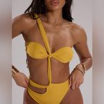 WDIRARA One Piece Cheeky Swimsuit Twist Front Asymmetrical Monokini Yellow Large Photo 6