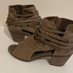 Jellypop  Stylish Tan Ankle Boots peep toe heels side zip Charli NWT booties 8.5 Photo 1