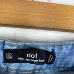 Missguided Riot High-Rise Light Wash Blue Denim Mom Jeans Women's Size 25 Photo 5