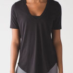 Lululemon Little Bit of Love 111 Tee sz 2 in black Photo 0