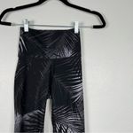 Wear It To Heart Peleton Leaf Print Leggings Gray Sz XS Black Photo 1