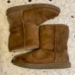 UGG Women’s  short classic boots size 6 chestnut tan light brown Good condition Photo 1