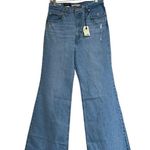 Levi's NWT Women's Ribcage Bell Bottom Jeans 31X32 Photo 4