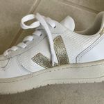 VEJA Gold sneakers Photo 2