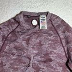 Gymshark  Camo Burgundy Crop Top‎ Size Small Photo 3