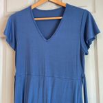 Unbranded Women’s M Blue V Photo 1